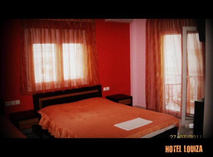 Hotel Louiza Paralía Екстериор снимка