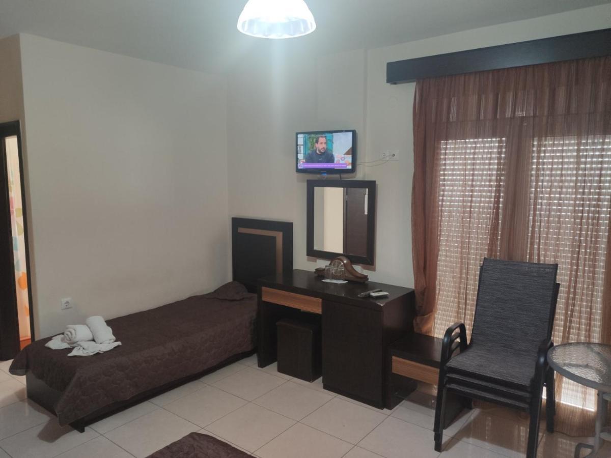 Hotel Louiza Paralía Екстериор снимка